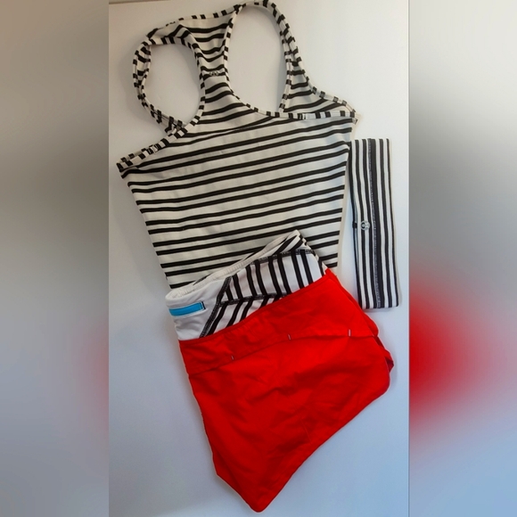 Lululemon "Fly Away Tamer" headband- Classic B/W Stripe - Picture 5 of 8